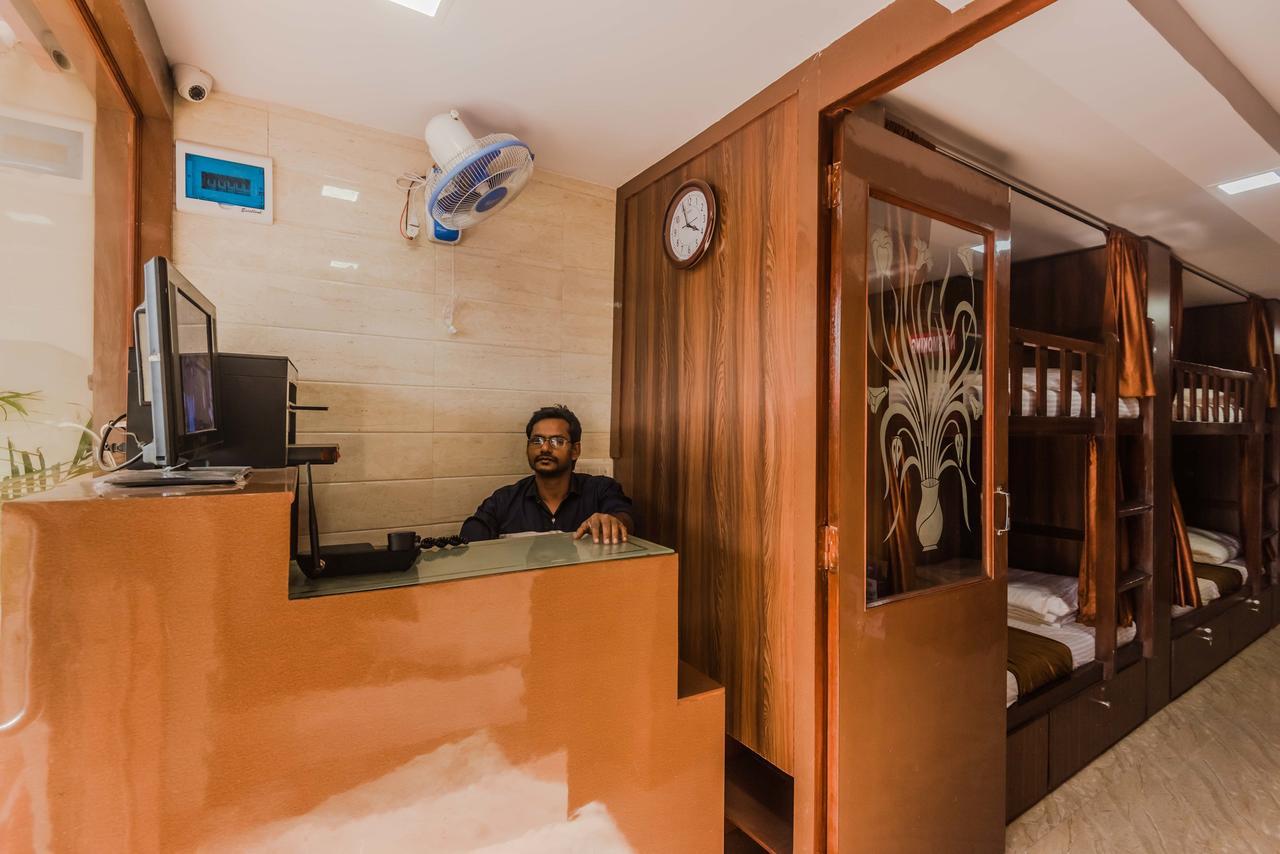 Awesome Dormitory - Men Only Мумбаи Экстерьер фото