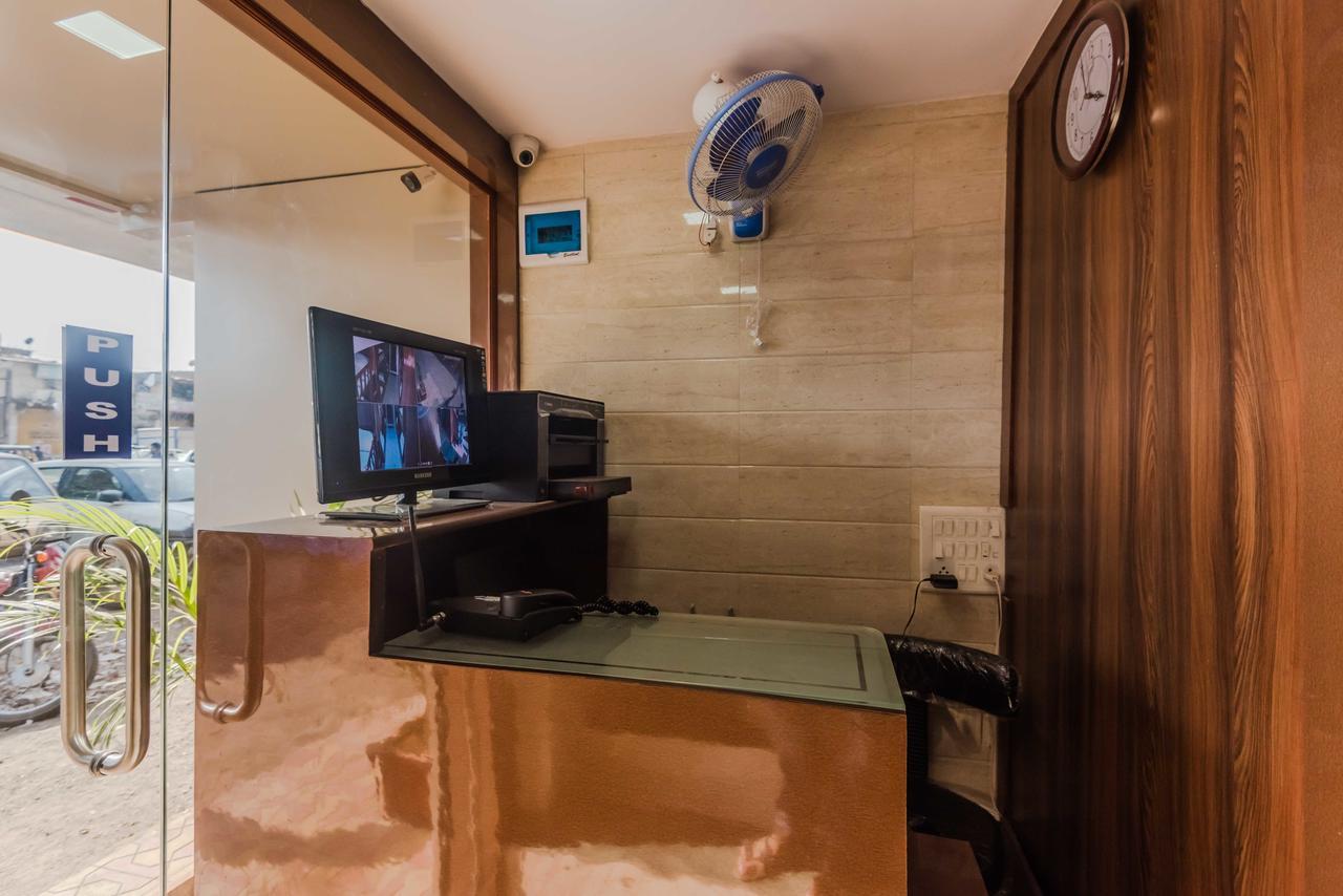 Awesome Dormitory - Men Only Мумбаи Экстерьер фото
