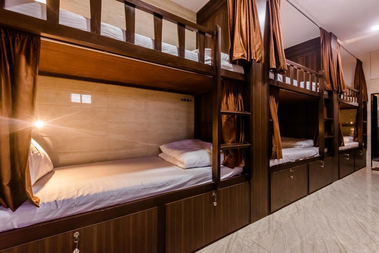 Awesome Dormitory - Men Only Мумбаи Экстерьер фото
