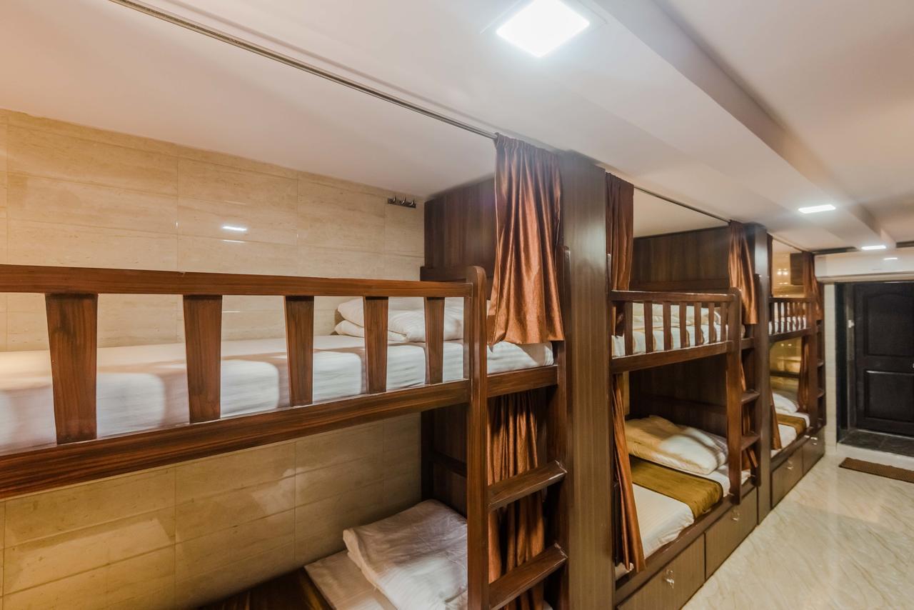 Awesome Dormitory - Men Only Мумбаи Экстерьер фото