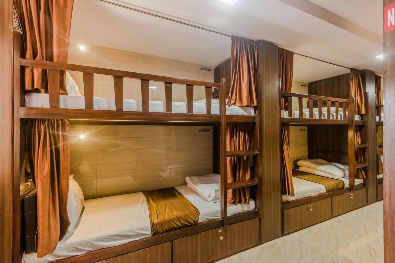 Awesome Dormitory - Men Only Мумбаи Экстерьер фото