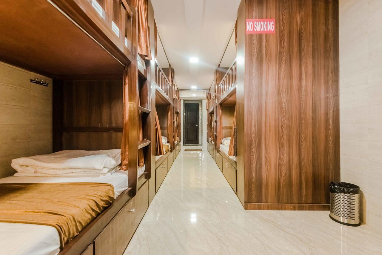 Awesome Dormitory - Men Only Мумбаи Экстерьер фото