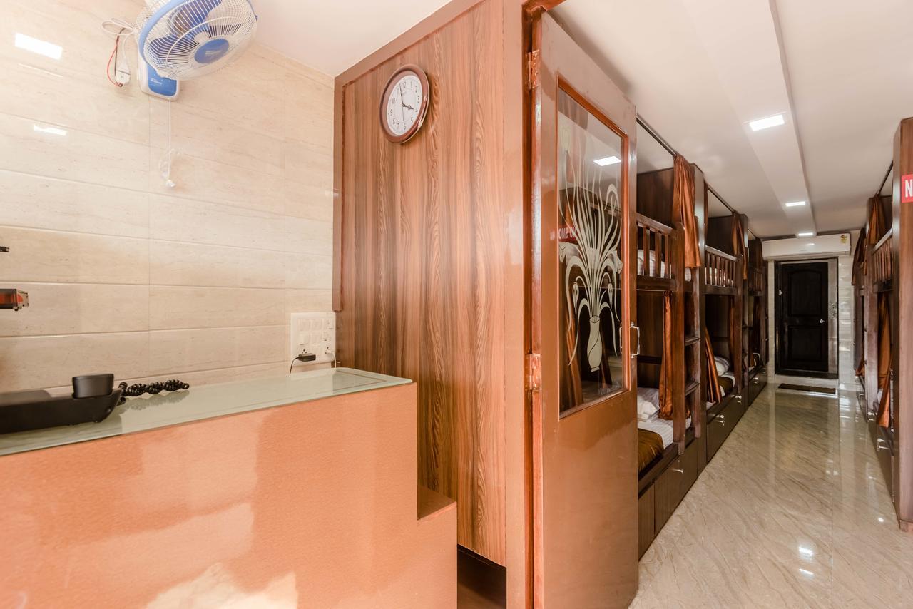 Awesome Dormitory - Men Only Мумбаи Экстерьер фото