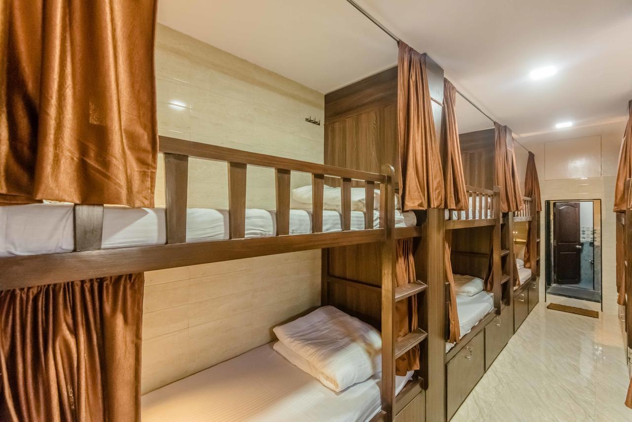 Awesome Dormitory - Men Only Мумбаи Экстерьер фото