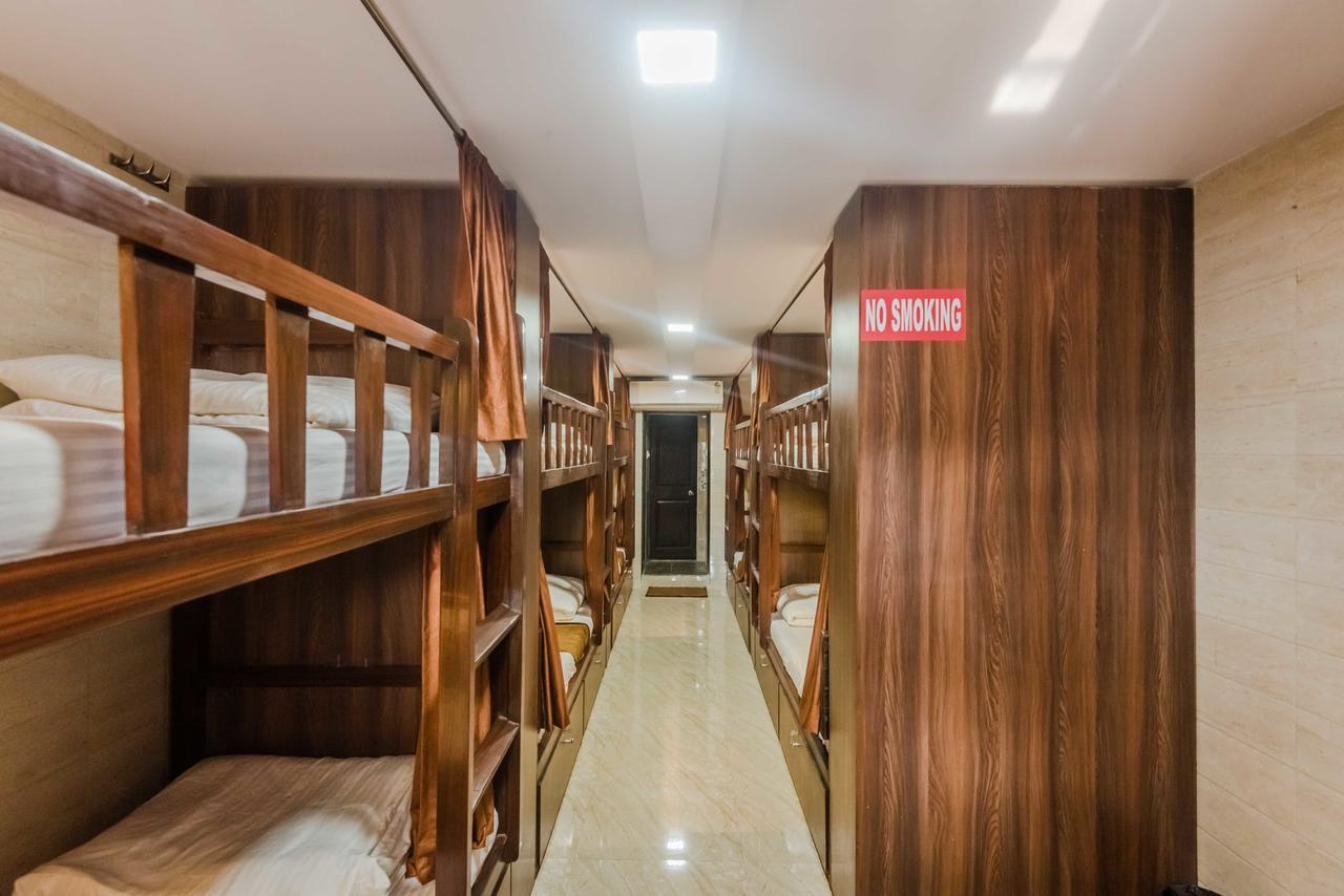 Awesome Dormitory - Men Only Мумбаи Экстерьер фото